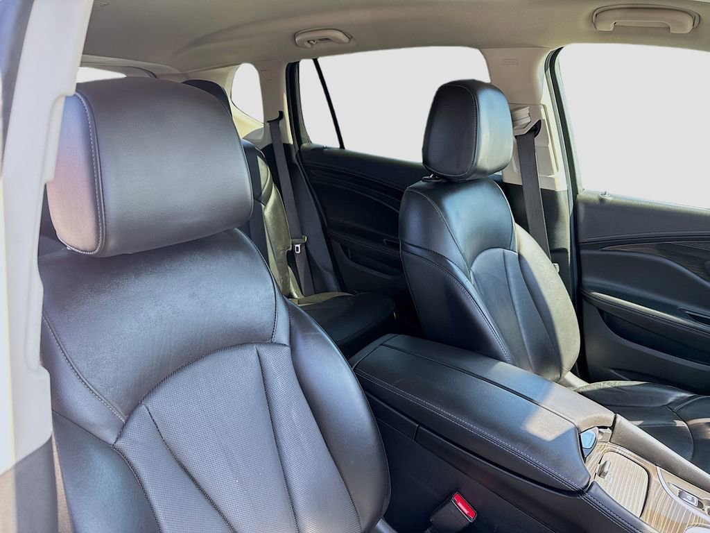 Used 2020 Buick Envision Essence image 23