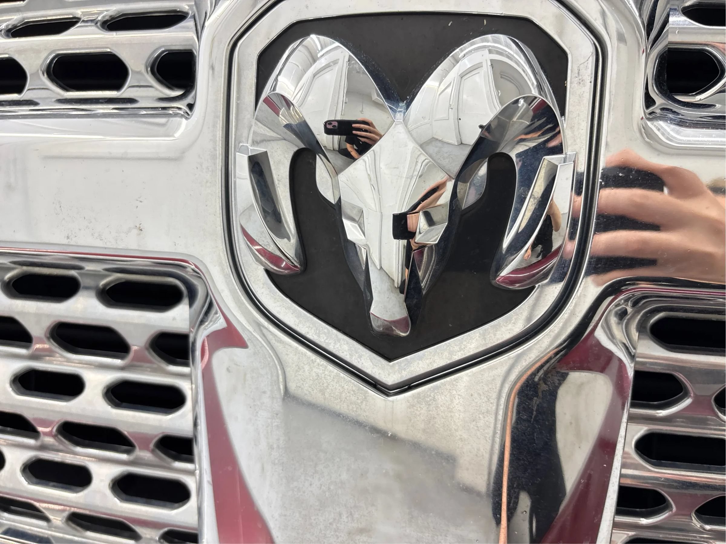 Used 2018 RAM 1500 Laramie w/ Convenience Group AWD/4WD image 34