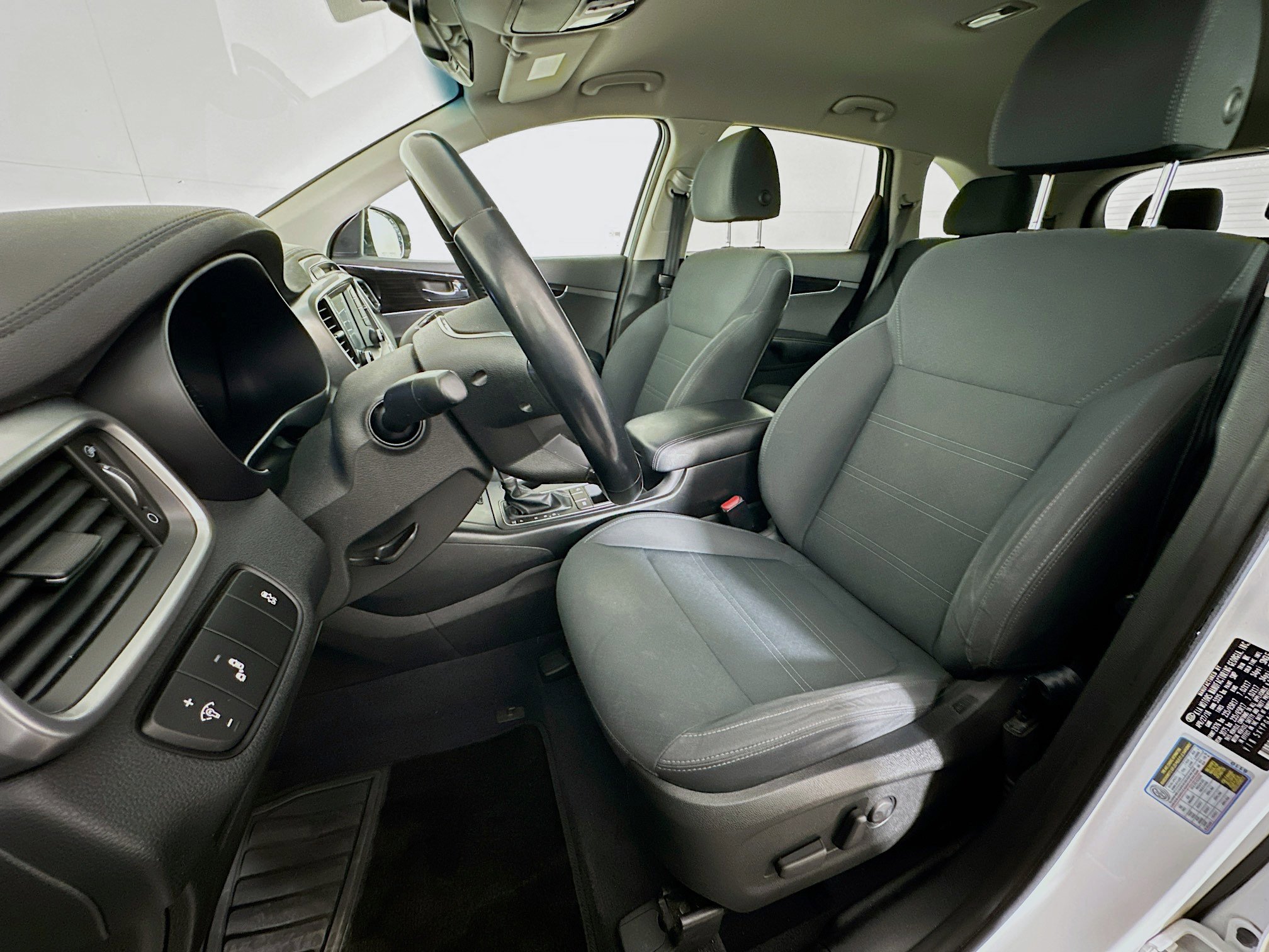 Used 2019 Kia Sorento LX w/ LX Convenience Package image 13