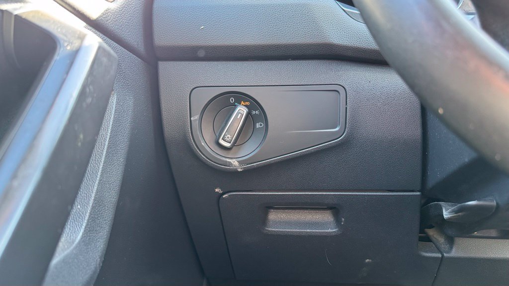 Used 2021 Volkswagen Tiguan SEL FWD image 12