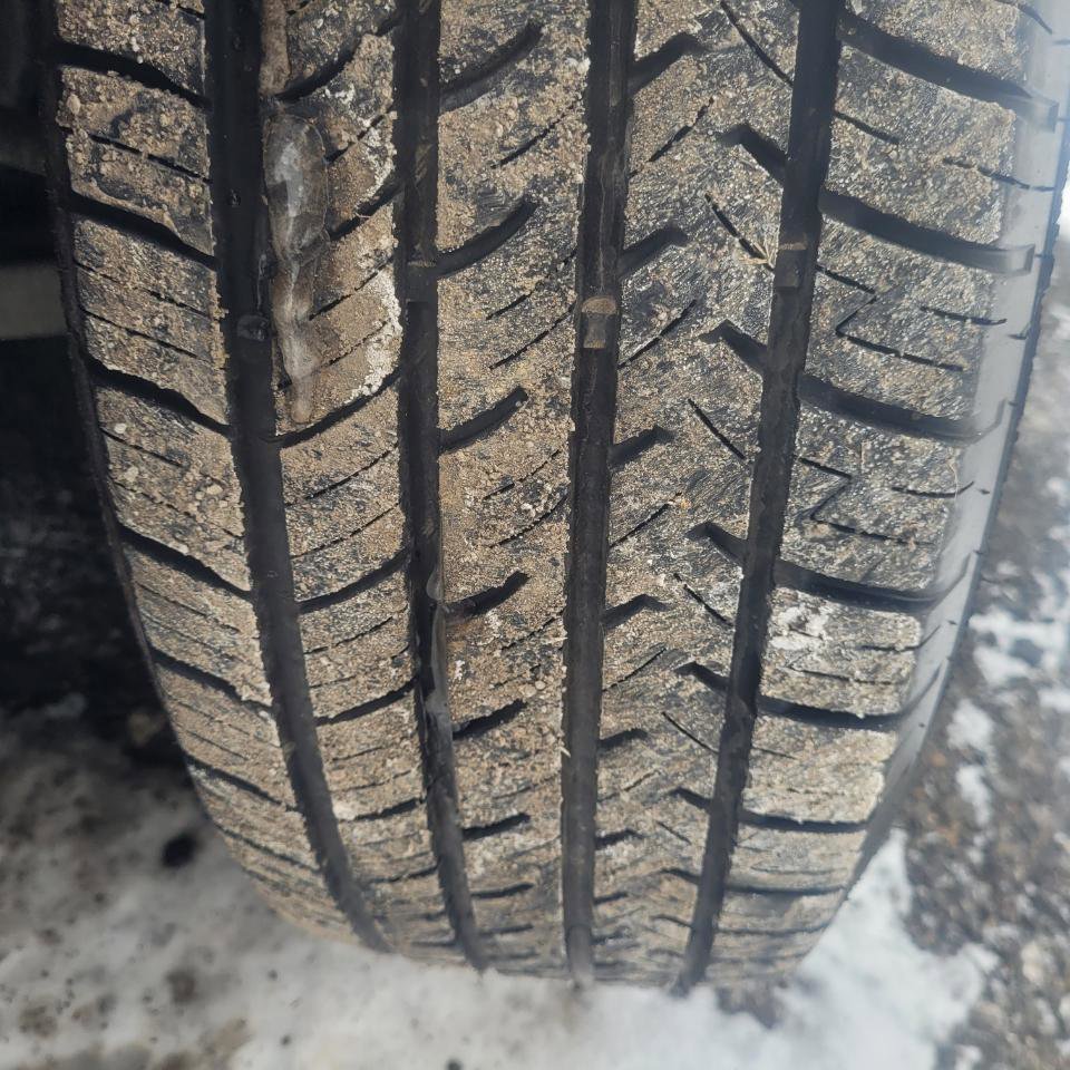 Used 2022 Chrysler Voyager LX image 37