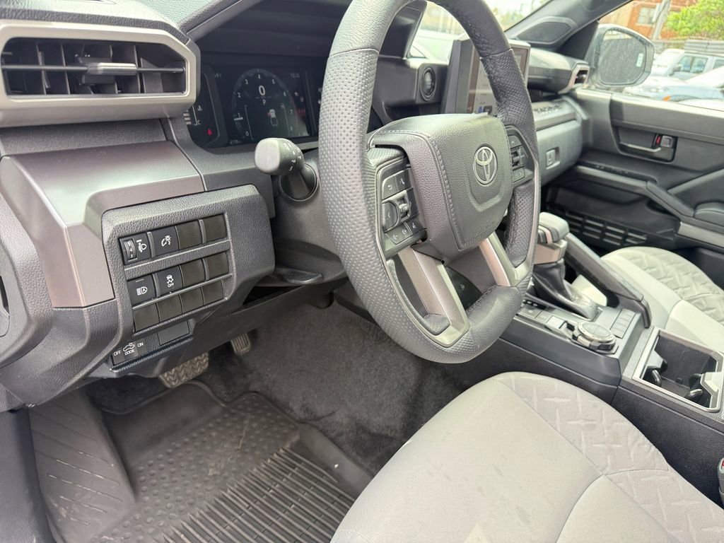 Used 2025 Toyota Tacoma SR5 AWD/4WD image 30