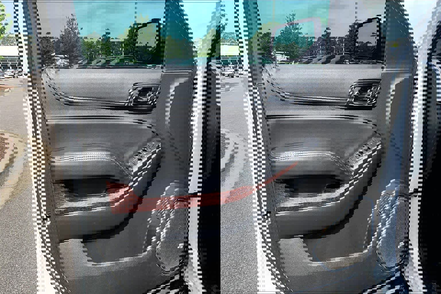 Used 2018 GMC Yukon XL SLT w/ Open Road Package image 24