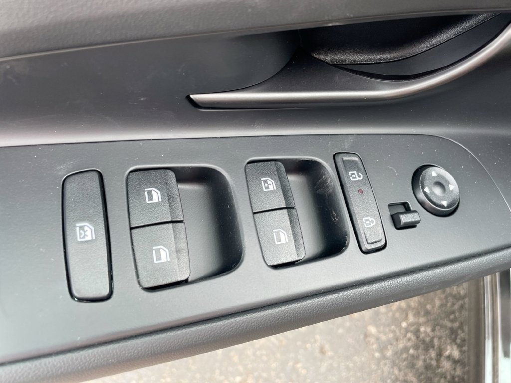 Used 2025 Hyundai Elantra Sport FWD image 40