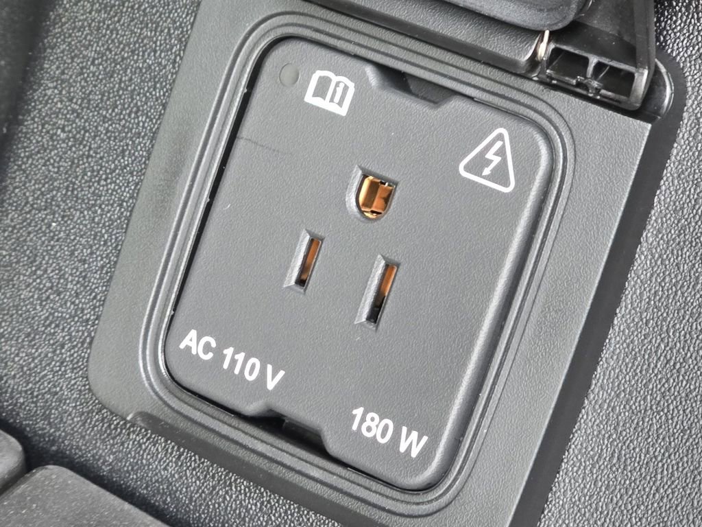 New 2026 Land Rover Defender 110 X-Dynamic SE AWD/4WD image 19