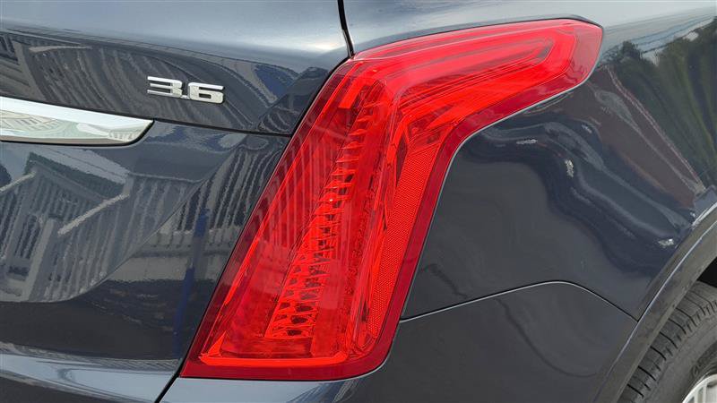 Used 2018 Cadillac XT5 Luxury w/ Driver Awareness Package AWD/4WD image 14