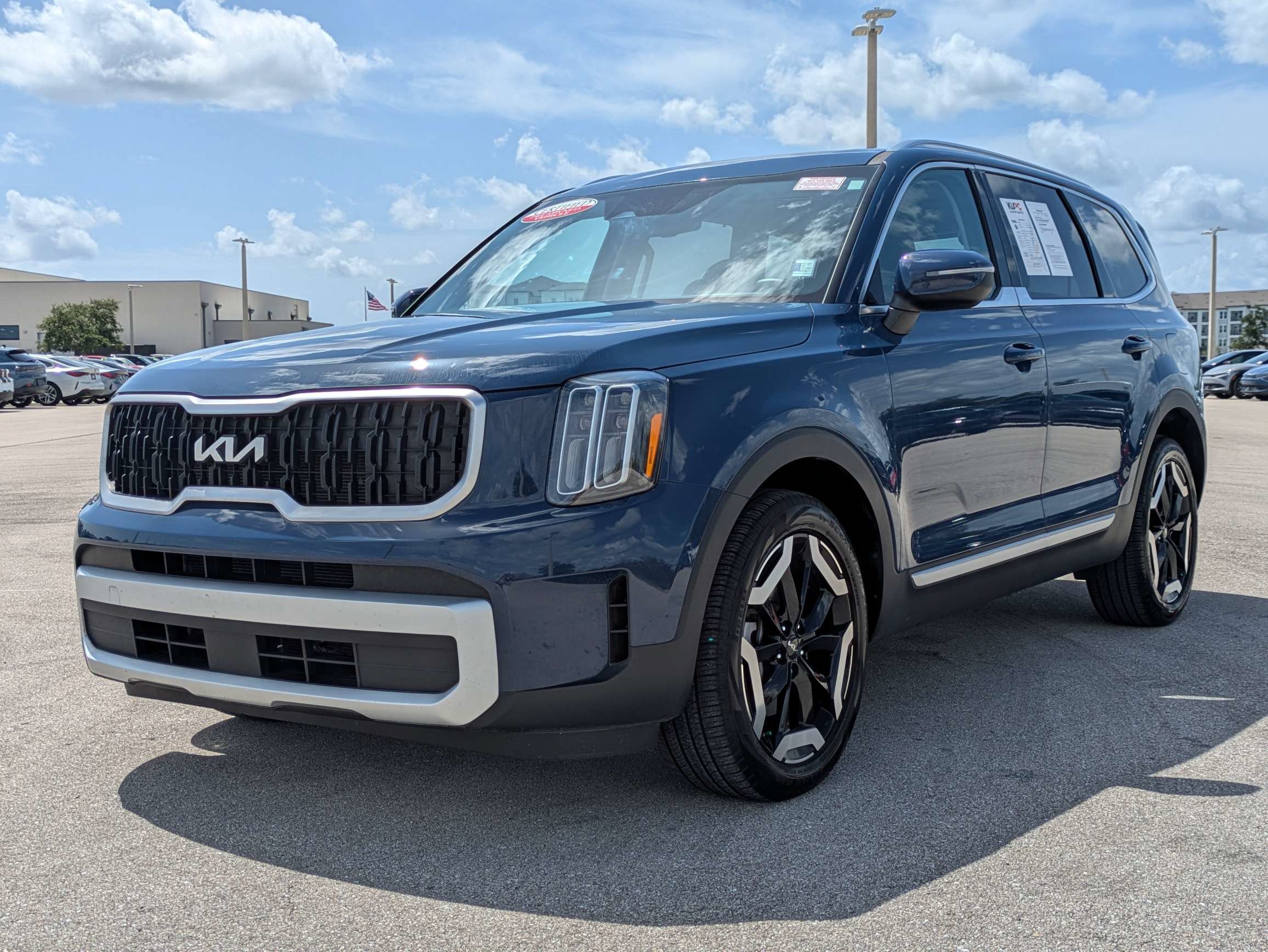 Certified 2025 Kia Telluride EX w/ EX Captain's Chair Package AWD/4WD image 9