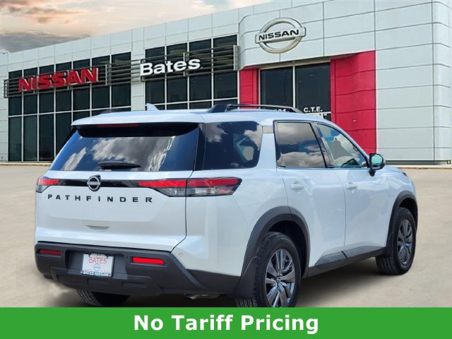 Used 2025 Nissan Pathfinder SV w/ Black Appearance Package FWD image 4