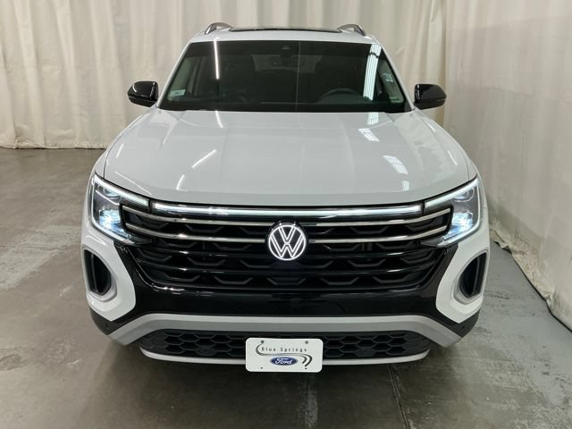 Used 2024 Volkswagen Atlas Peak Edition SE AWD/4WD image 11