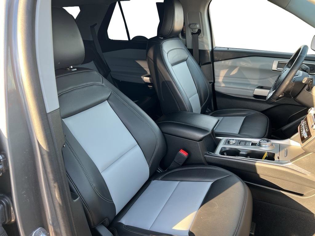 Used 2023 Ford Explorer XLT w/ Equipment Group 202A image 26