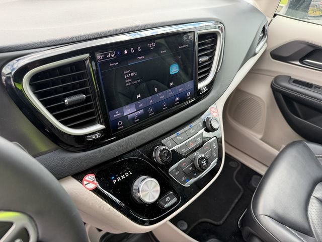 Used 2023 Chrysler Pacifica Touring-L image 19