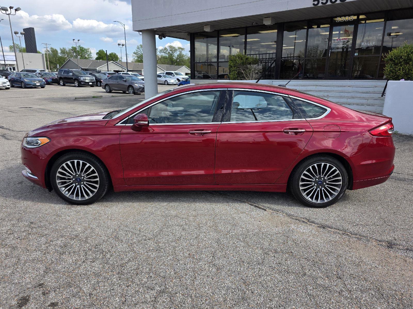 Used 2017 Ford Fusion SE w/ Fusion SE Technology Package image 8