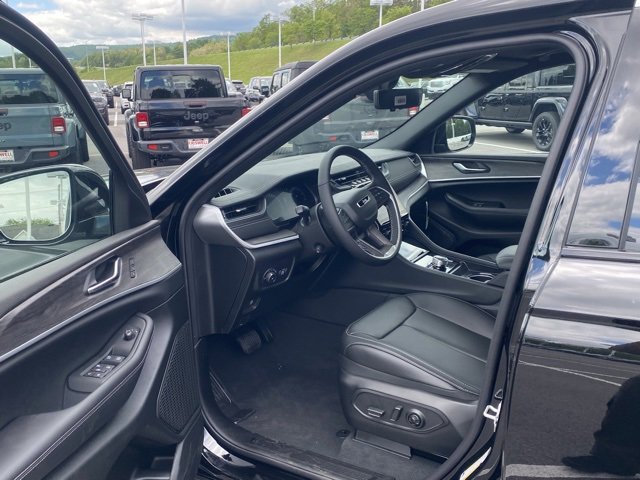 New 2025 Jeep Grand Cherokee L Limited w/ Luxury Tech Group II image 15