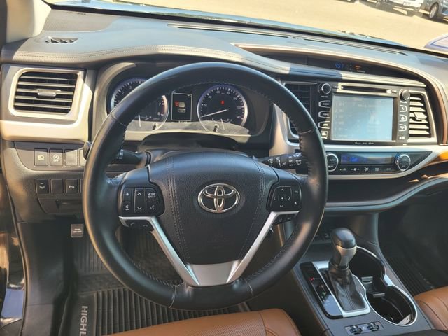 Used 2018 Toyota Highlander Limited AWD/4WD image 30