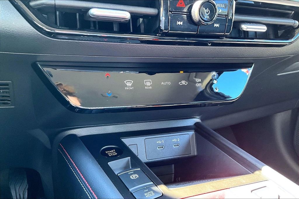 Used 2025 Nissan Kicks SR image 28