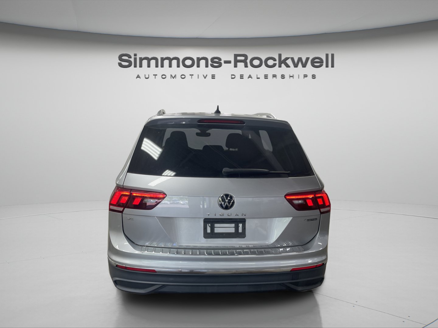 Used 2023 Volkswagen Tiguan SE w/ Panoramic Sunroof Package AWD/4WD image 4