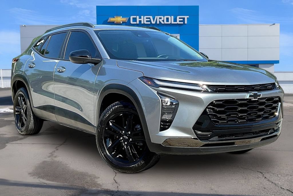 Used 2025 Chevrolet Trax ACTIV FWD image 2