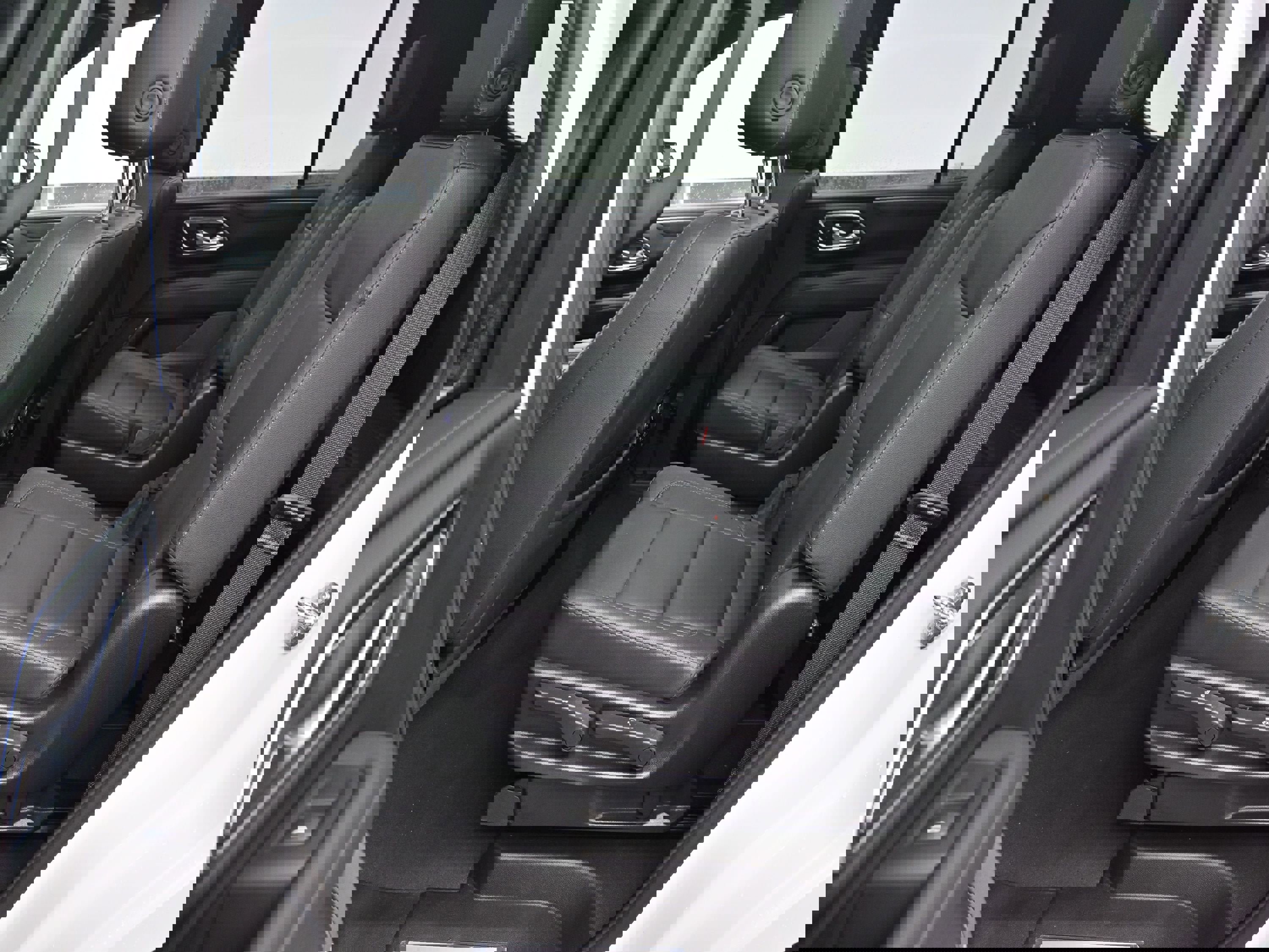 Used 2023 Chevrolet Tahoe Z71 w/ Luxury Package image 32