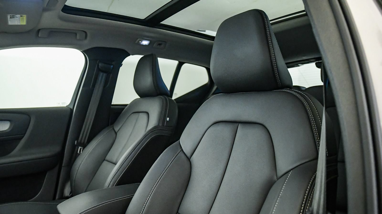 Certified 2026 Volvo XC40 B5 Ultra w/ Protection Package Premier AWD/4WD image 18