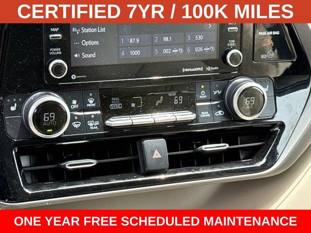 Used 2021 Toyota Highlander XLE AWD/4WD image 22