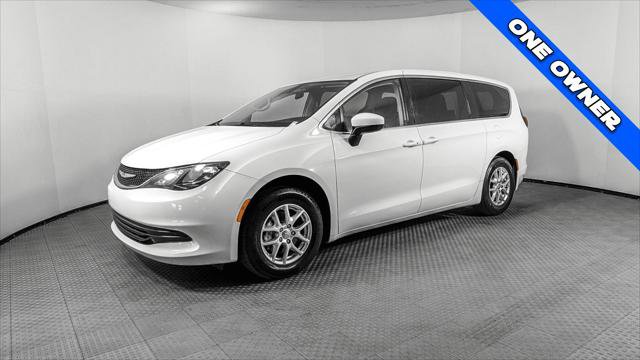 Used 2020 Chrysler Voyager LX image 2