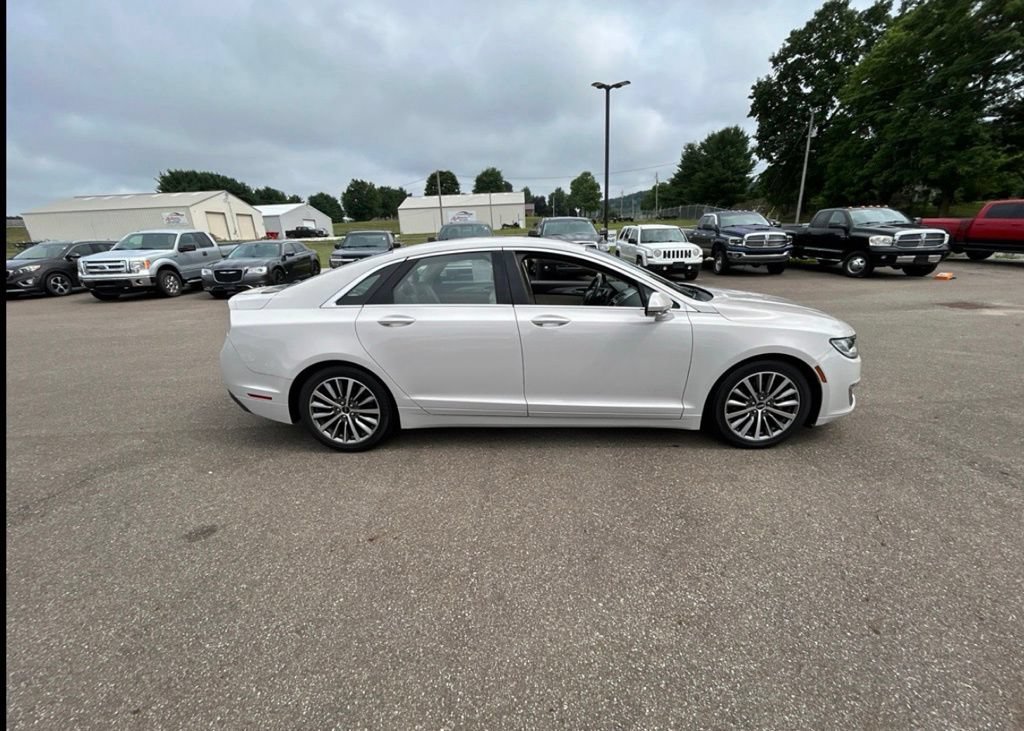 Used 2019 Lincoln MKZ Premiere FWD image 4