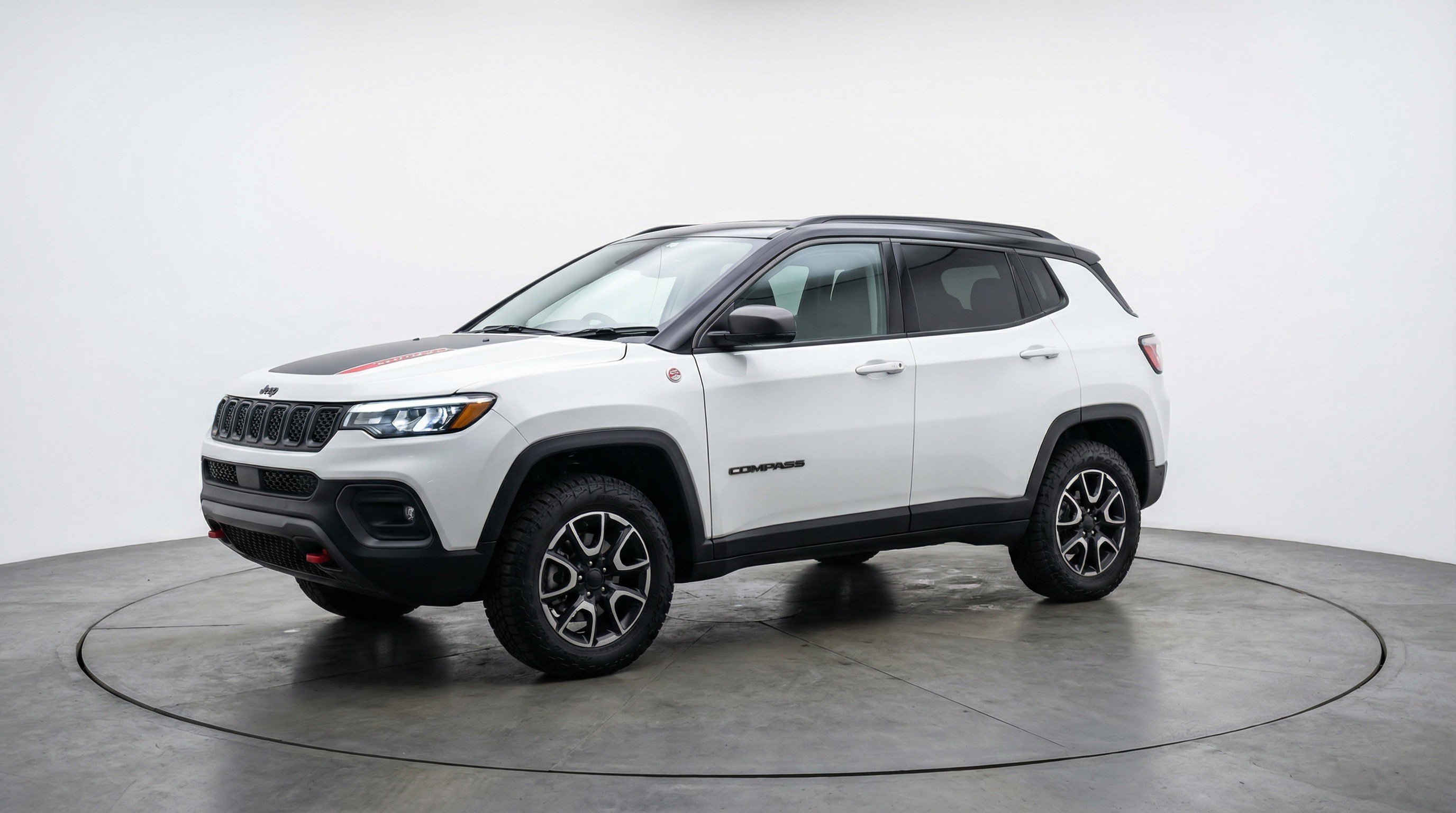 Used 2025 Jeep Compass Trailhawk AWD/4WD image 3