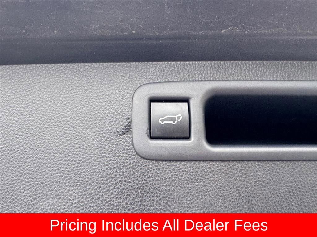 Used 2020 Toyota Highlander XLE FWD image 11