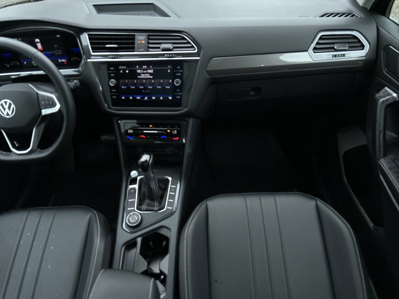 Used 2022 Volkswagen Tiguan SE image 14