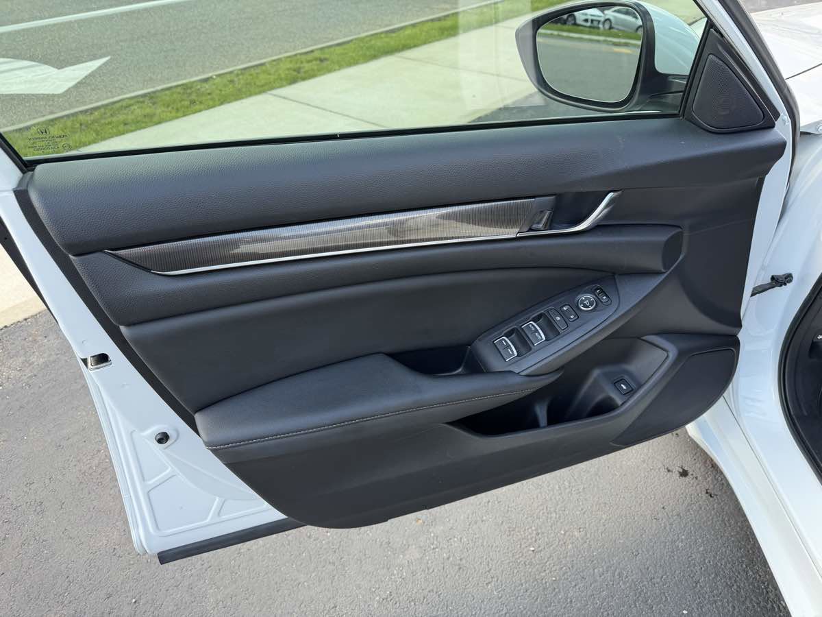 Used 2019 Honda Accord Sport image 12