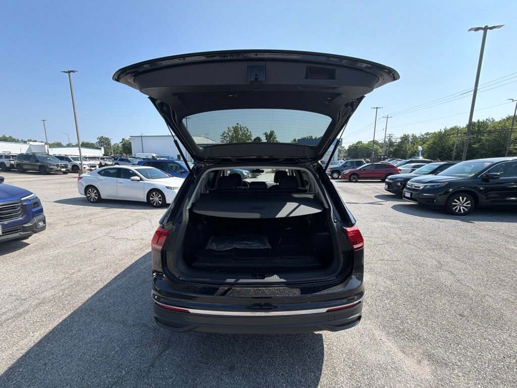 Used 2023 Volkswagen Tiguan SE FWD image 14