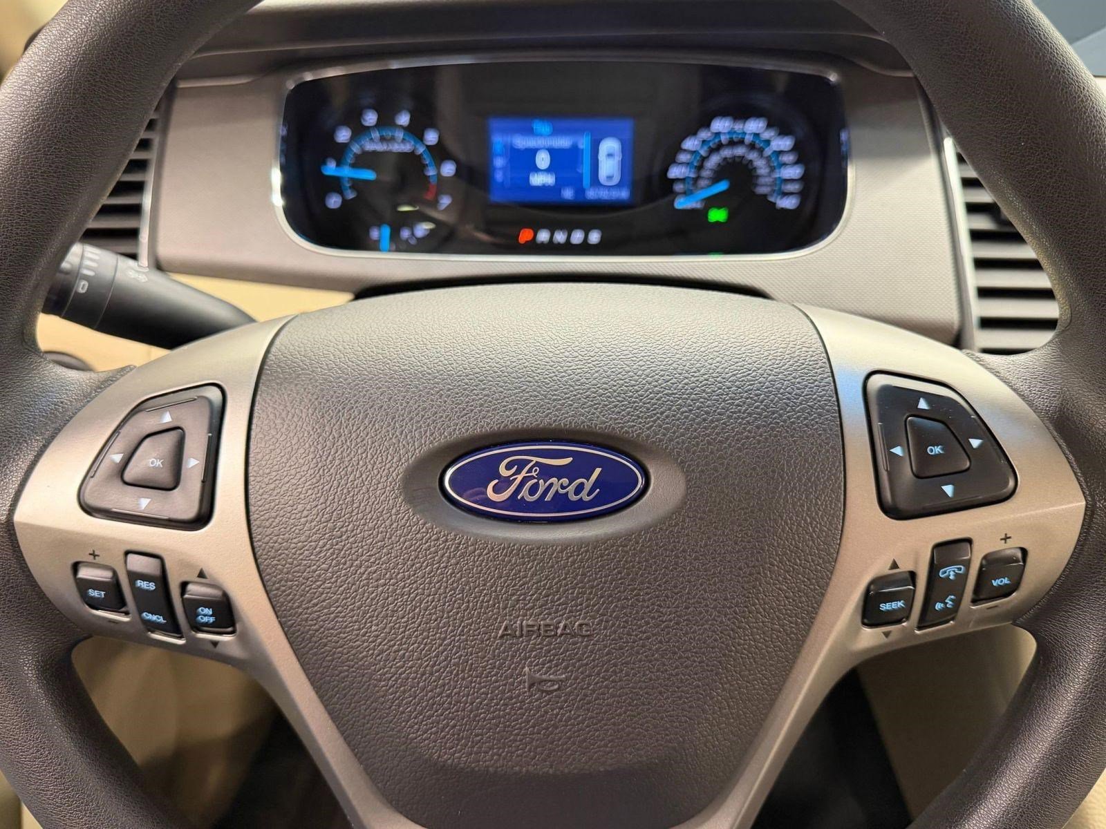 Used 2017 Ford Taurus SE image 14