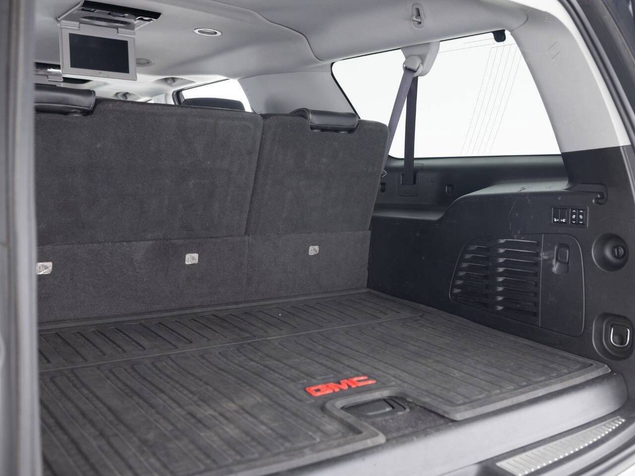 Used 2016 GMC Yukon XL Denali w/ Open Road Package image 44