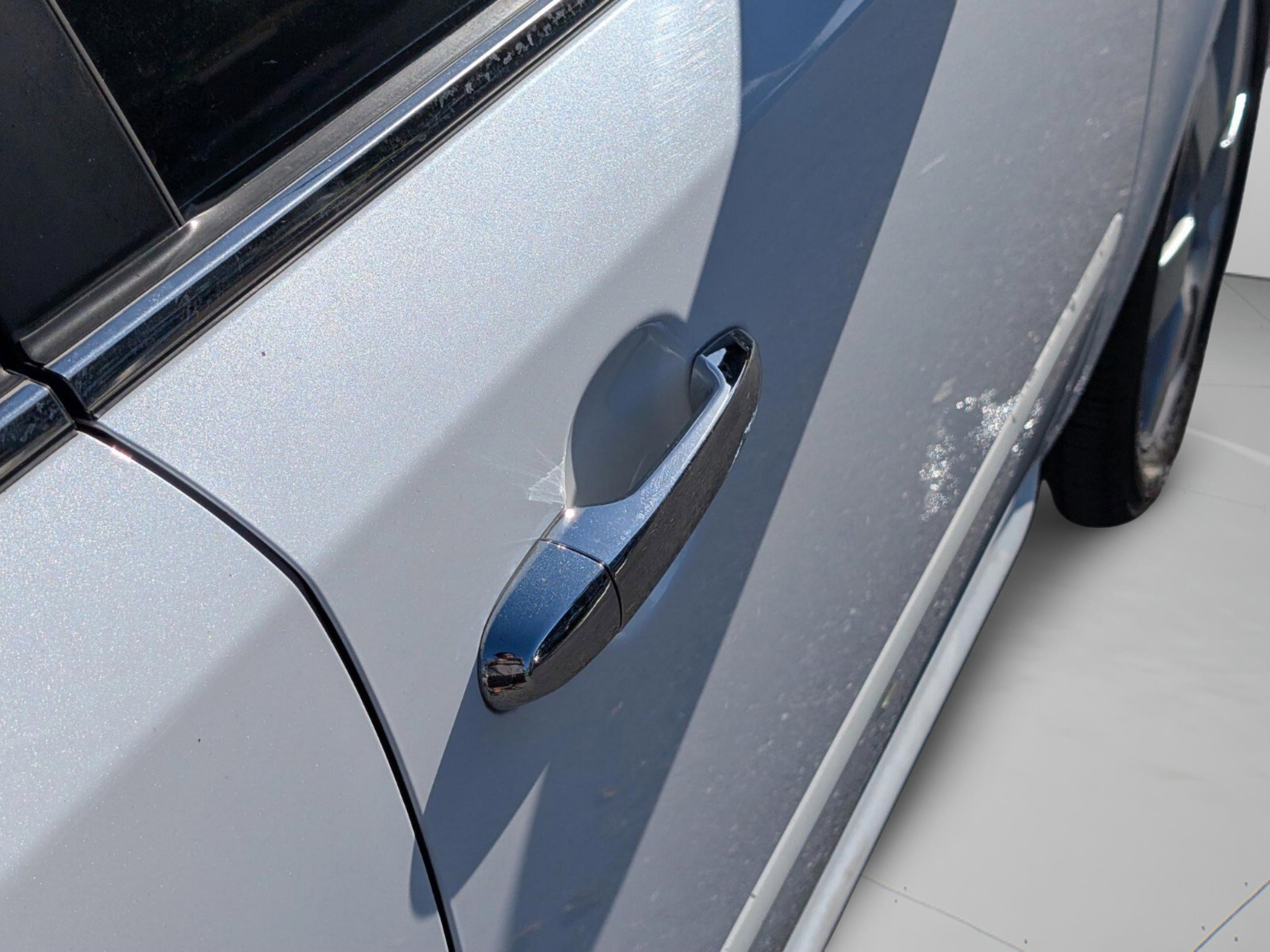 Used 2010 Kia Optima EX w/ Premium Pkg image 2