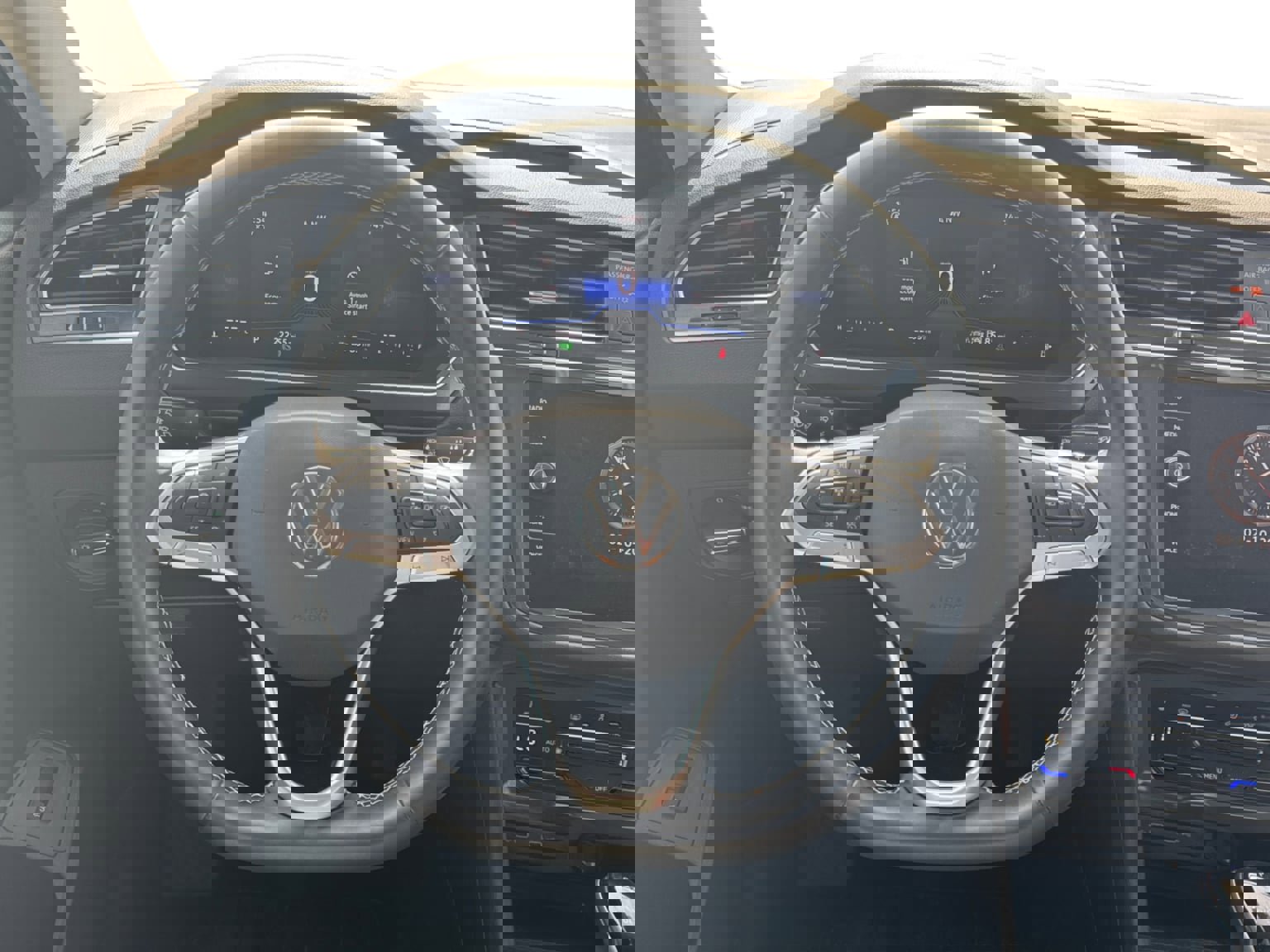 Used 2024 Volkswagen Tiguan SE image 13