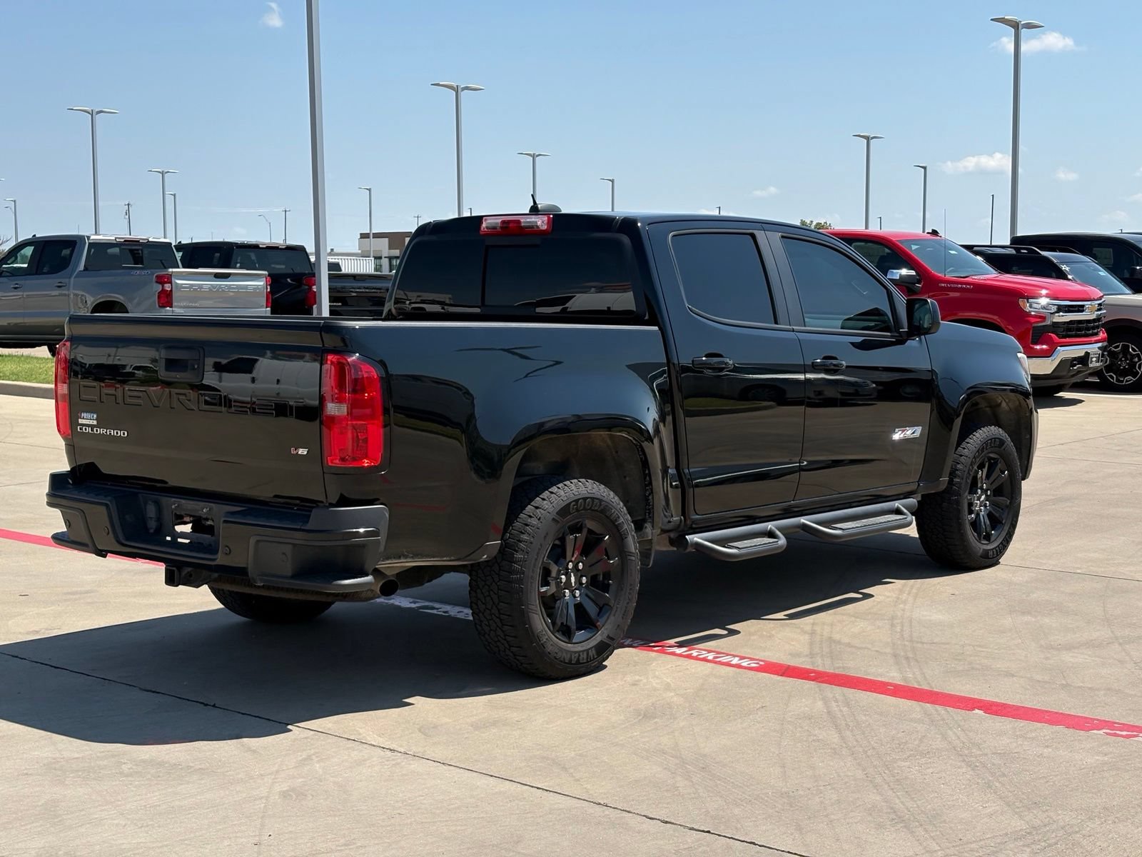 Used 2021 Chevrolet Colorado Z71 w/ Z71 Midnight Edition AWD/4WD image 7