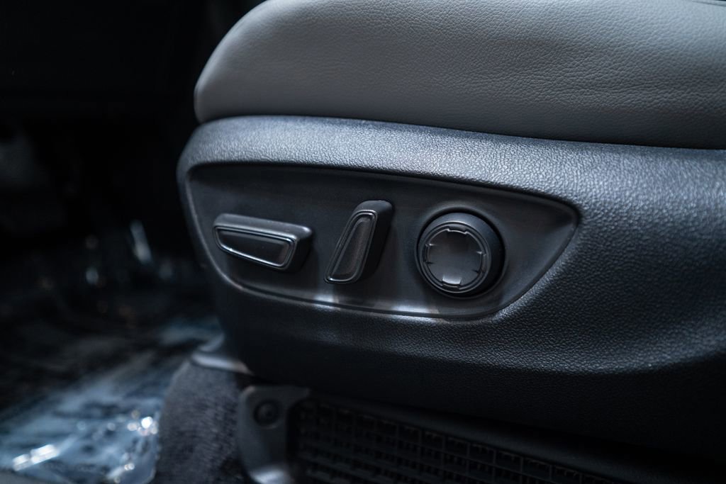 Used 2025 Toyota Sienna XLE AWD/4WD image 22