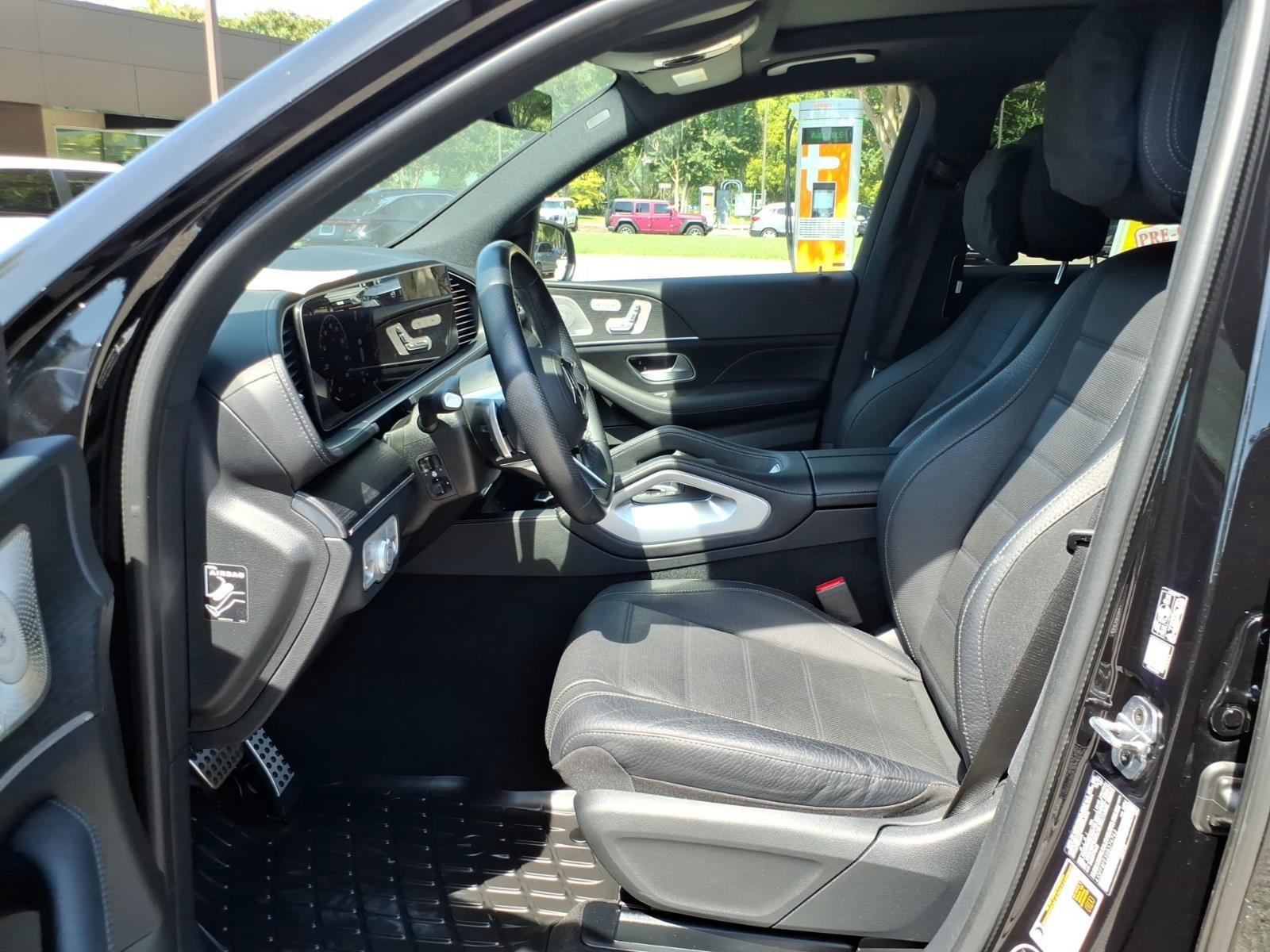 Used 2025 Mercedes-Benz GLS 580 4MATIC image 12