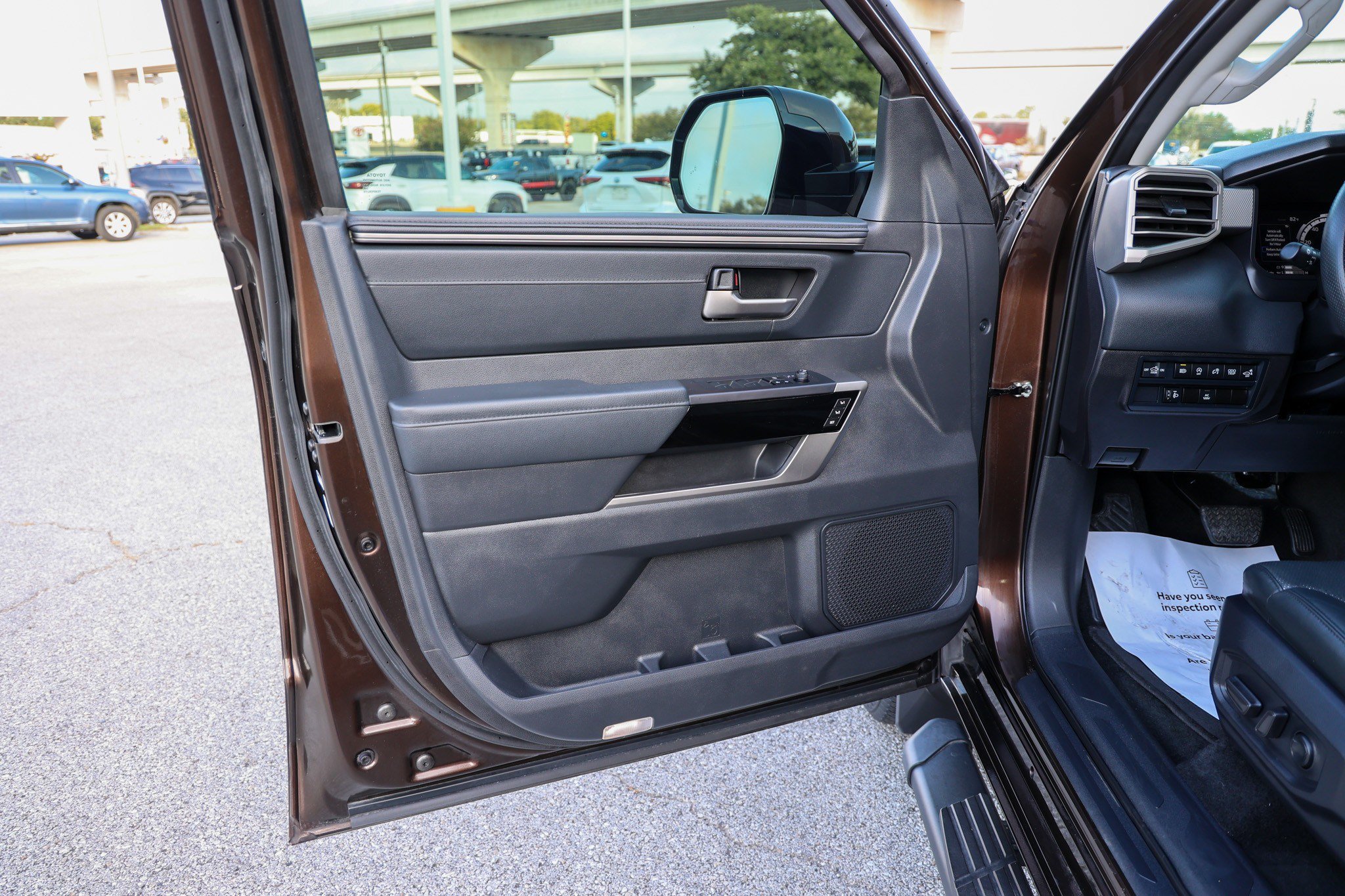Used 2024 Toyota Tundra Limited w/ Power Package AWD/4WD image 32