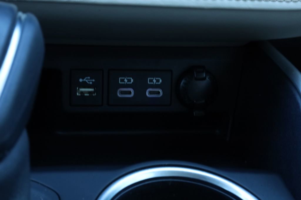 Used 2023 Toyota Highlander XLE image 36