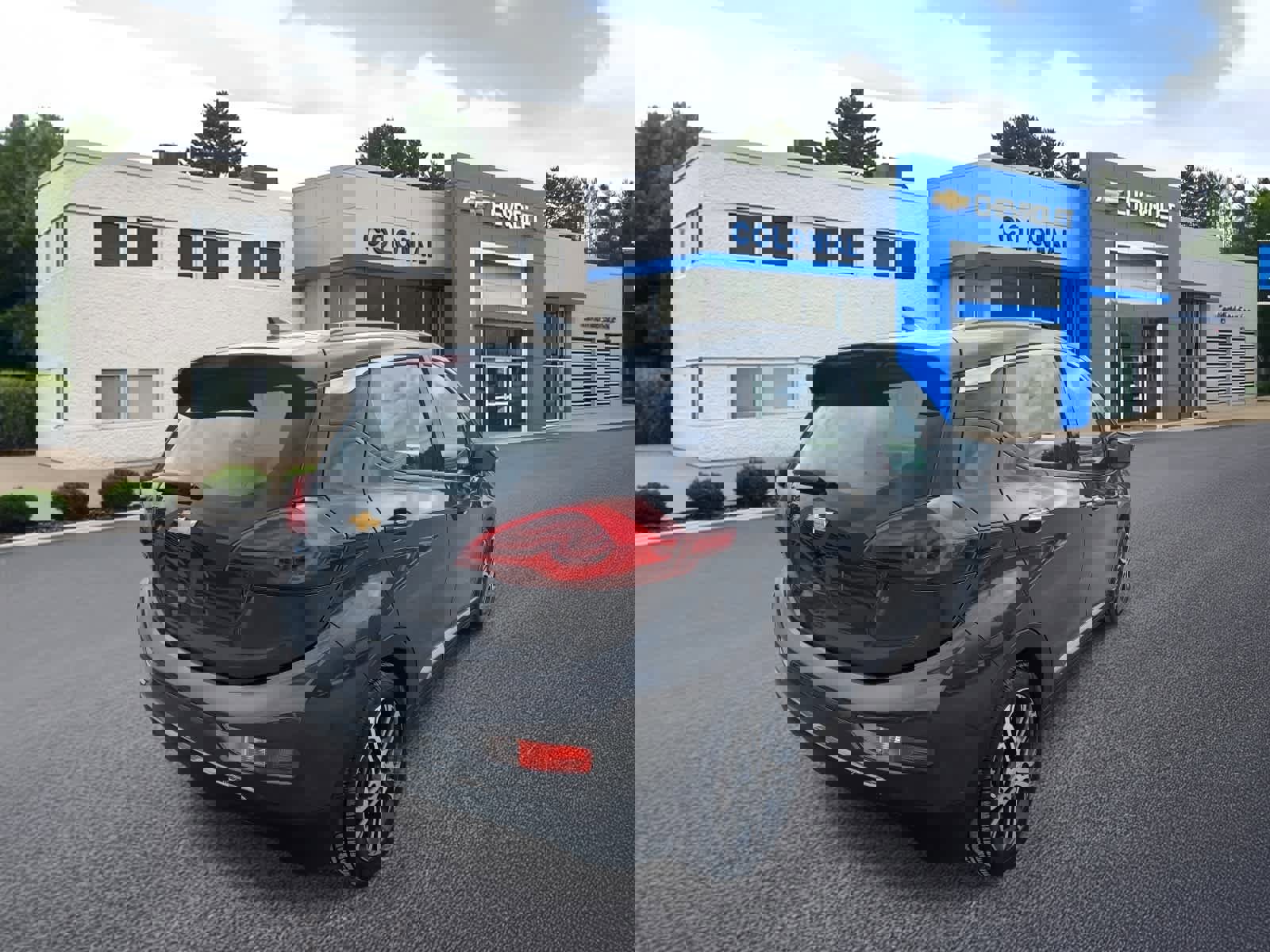 Used 2019 Chevrolet Bolt Premier w/ Infotainment Package image 4