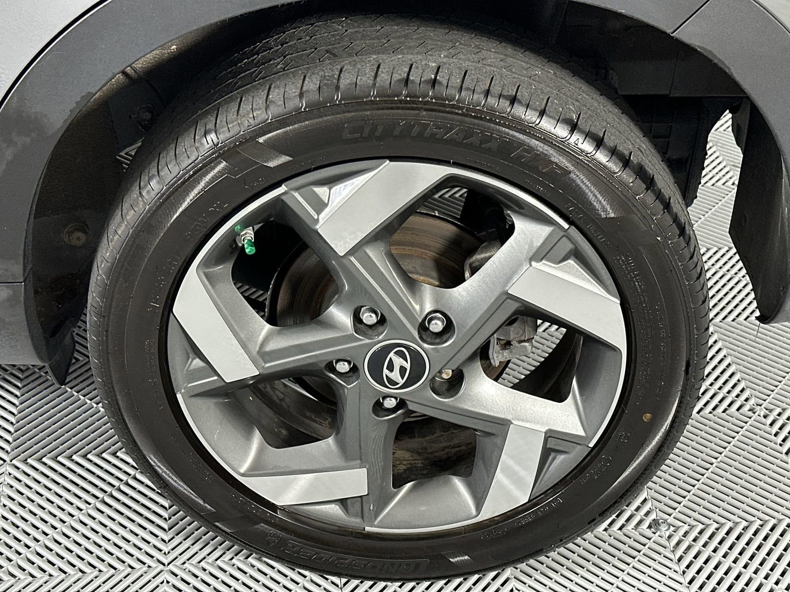 Used 2021 Hyundai Venue SEL w/ Cargo Package image 10