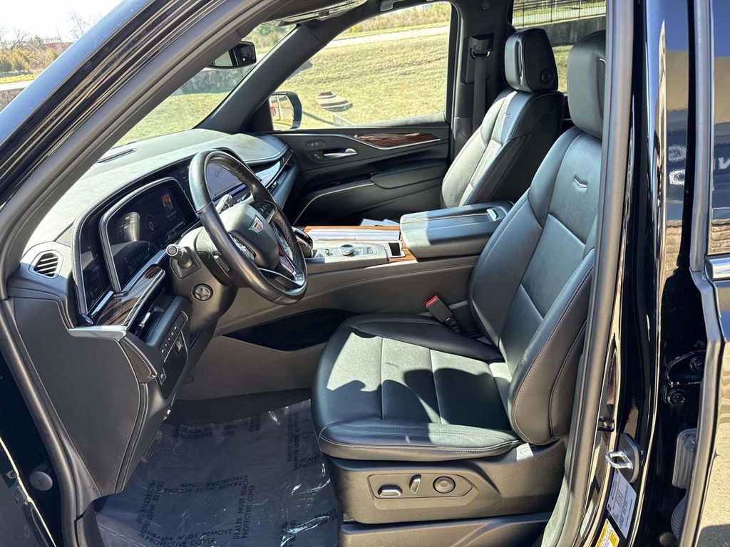 Used 2022 Cadillac Escalade ESV Luxury image 16