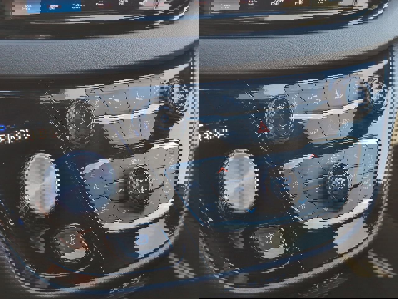 Used 2025 Chrysler Pacifica Select image 23