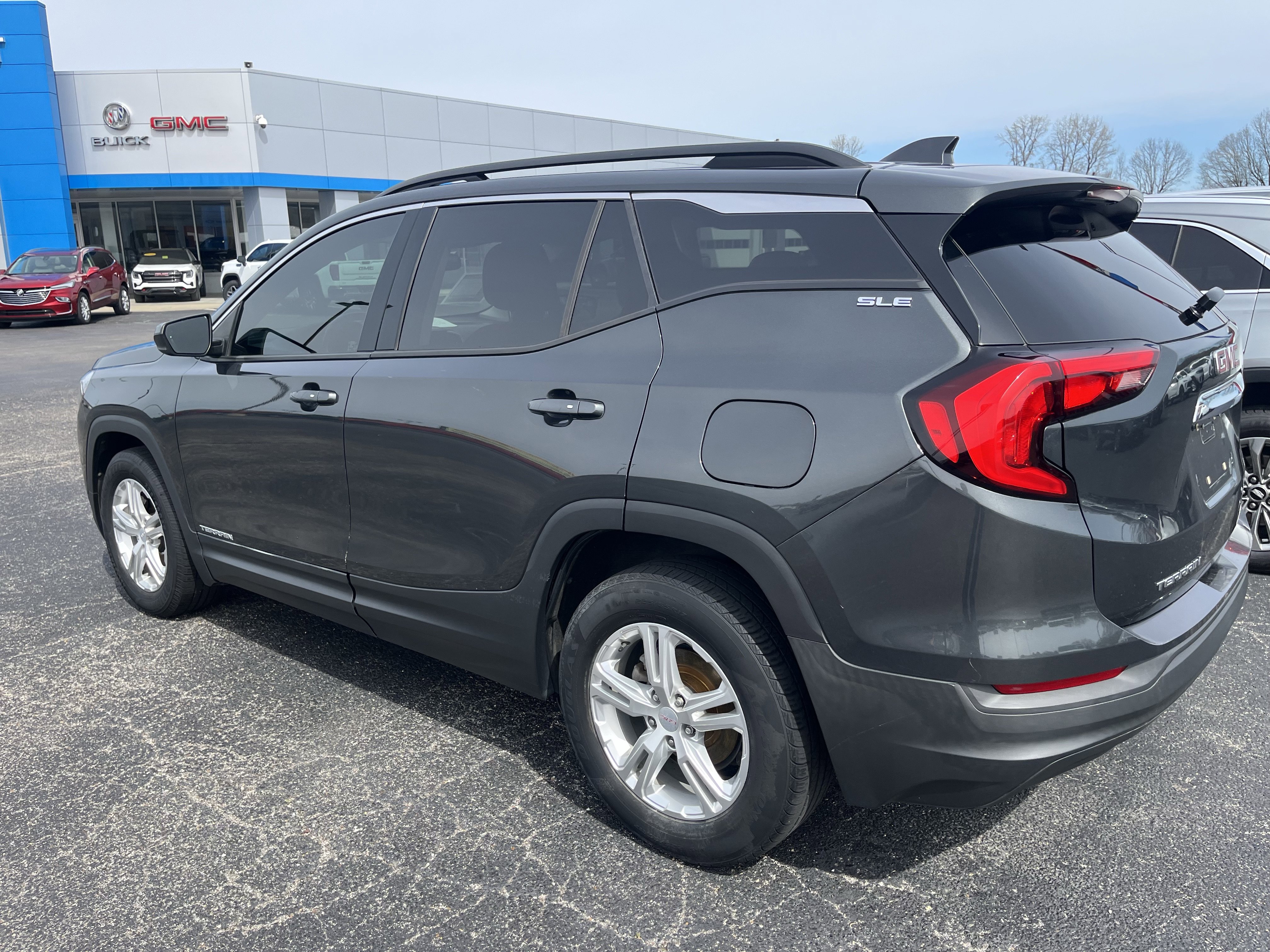 Used 2018 GMC Terrain SLE w/ Driver Convenience Package image 2