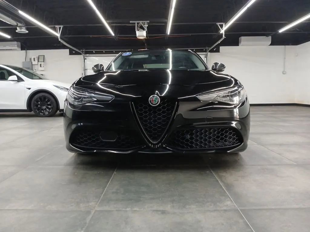 Used 2019 Alfa Romeo Giulia Ti Sport w/ Quick Order Package 22U Sport RWD image 30