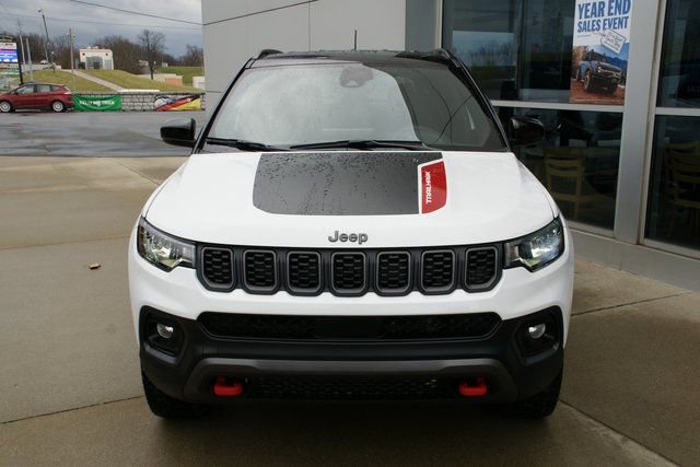 Used 2025 Jeep Compass Trailhawk image 6