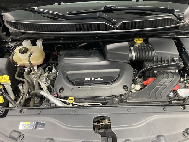 Used 2018 Chrysler Pacifica Touring-L image 39