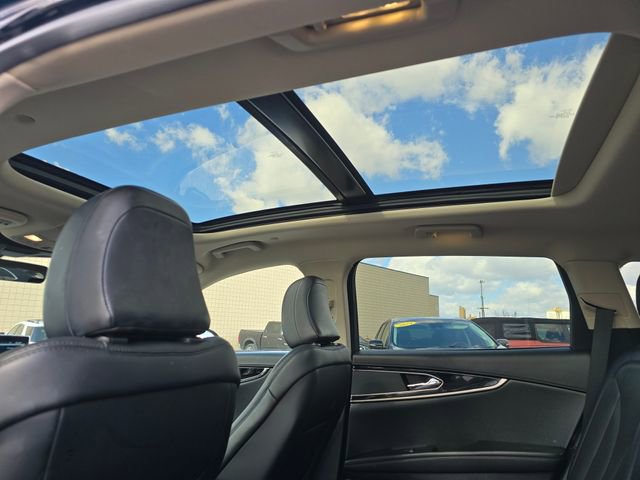 Used 2023 Lincoln Nautilus Reserve image 13