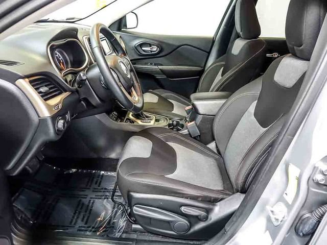 Used 2016 Jeep Cherokee Sport w/ Cold Weather Group FWD image 12